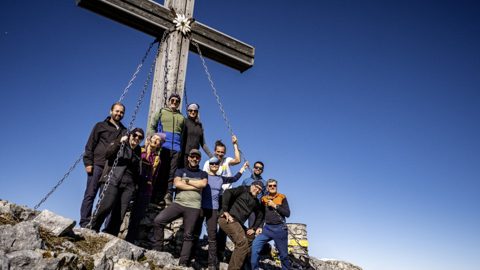 Gruppe beim Gipfelkreuz