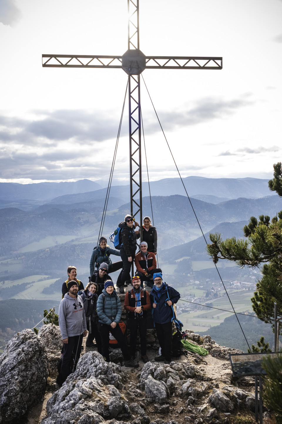 Unsere Gruppe beim Wildenauerkreuz auf der Großen Kanzel.