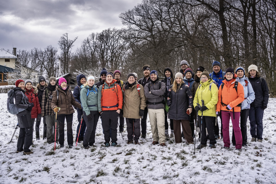 Unsere gut gelaunte Wandergruppe bei der Jubliäumswarte!