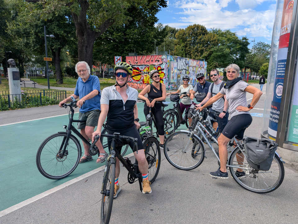 Die motivierte Truppe vor dem Start beim Bruno-Kreisky-Park