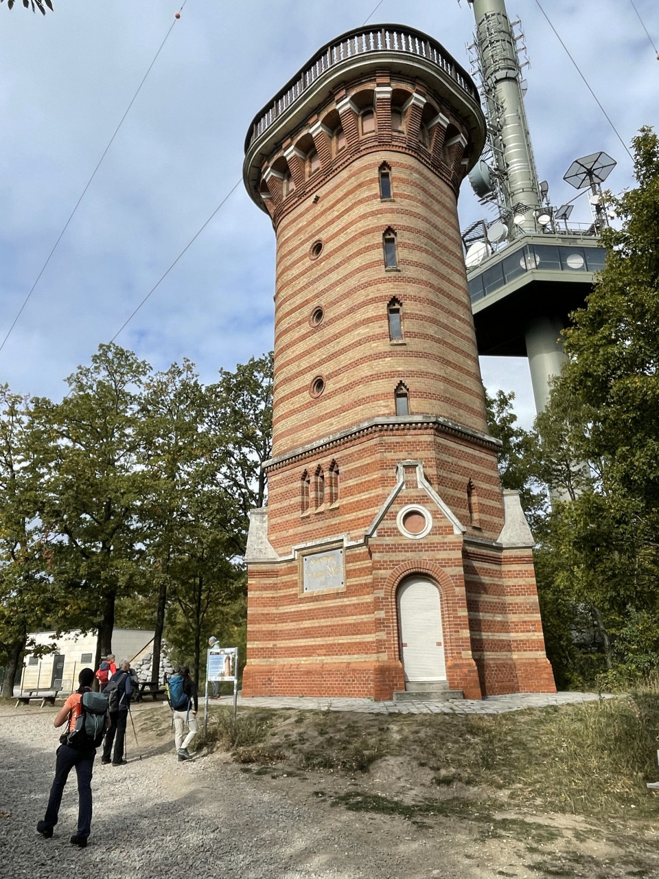 Bei unserer Wanderung kamen wir auch bei  der sehenswerten Stephaniewarte am Kahlenberg vorbei.